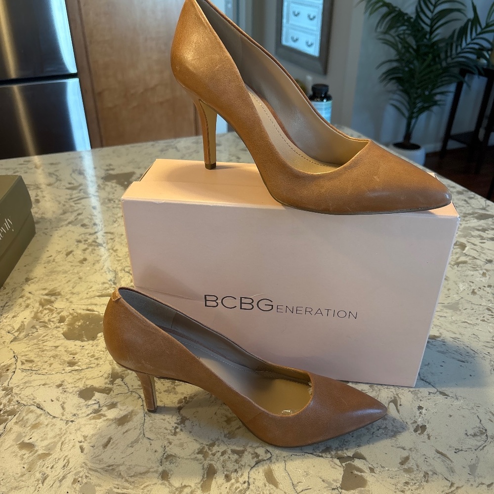 Bcbgeneration Euc Factory Distressed Leather Heel… - image 1